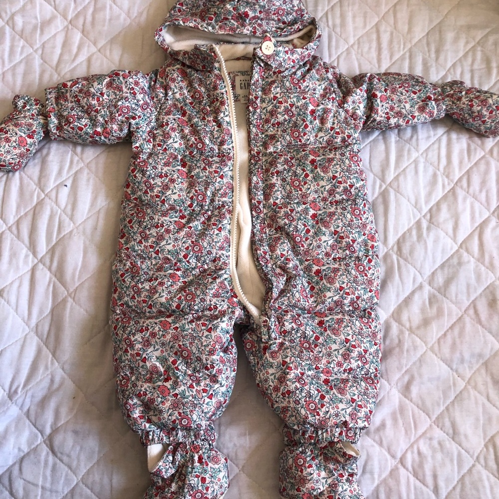 GAP baby infant winter puffer snowsuit 0-6 month